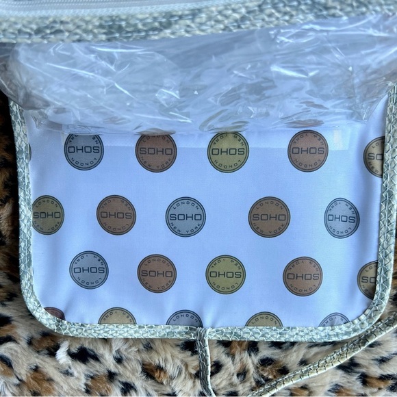 ✨ SOHO London New York Faux Snakeskin Travel Makeup Organizer – Champagne Gold - Picture 5 of 9